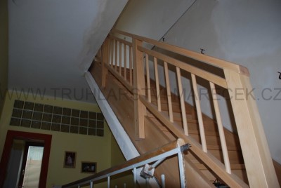 Dřevěné zábradlí - výroba schodů Brno